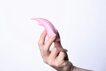 Load image into Gallery viewer, Sera Maia Clitoral Lay On Vibrator
